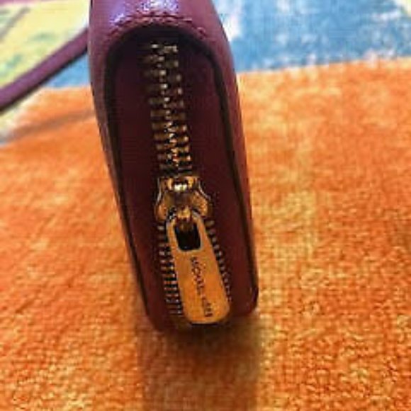 Michael Kors iPhone Wristlet - Picture 4 of 6